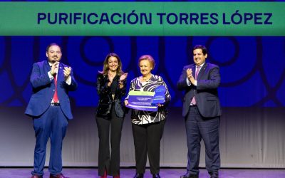 La Generalitat Valenciana reconoce la trayectoria de Puri Torres, presidenta de la FECACV, por su labor en el fomento del asociacionismo